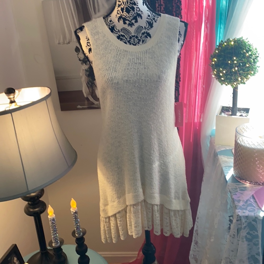 NWT EXHILARATION LACE BOTTOM TUNIC SWEATER